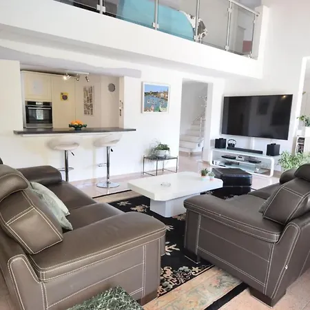 La Caronath For 7 By Sunset Holiday home Roquefort-les-Pins