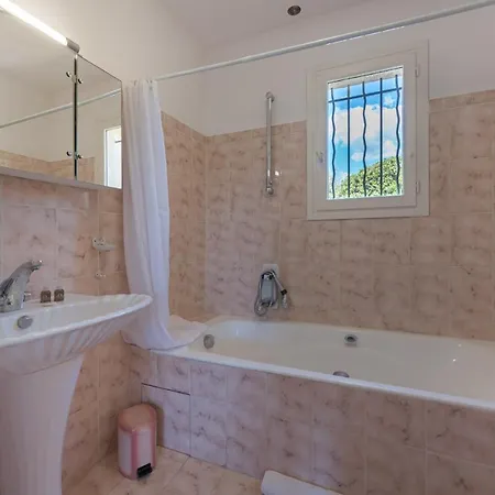 La Caronath For 7 By Sunset Holiday home Roquefort-les-Pins